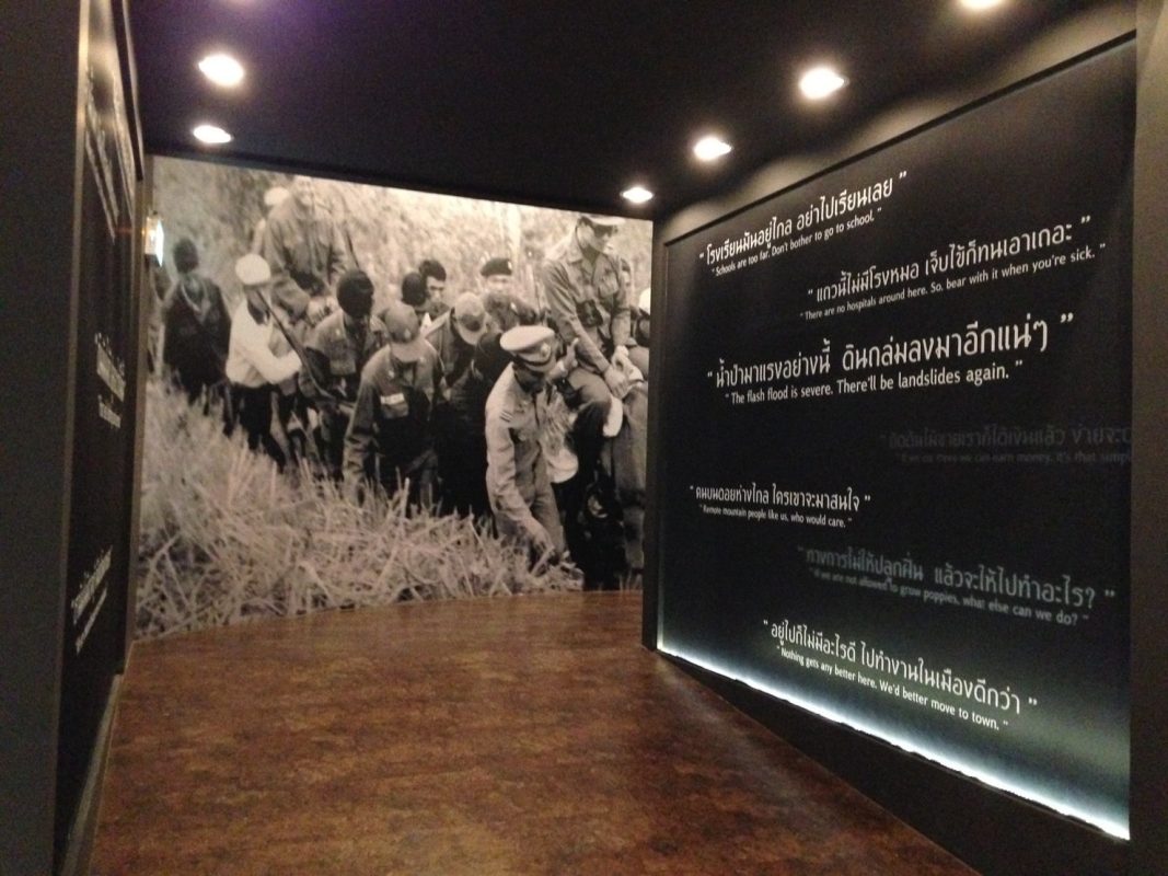 ผนังผ้าโปร่ง