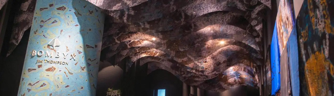 ผ้าพิมพ์แขวนตกแต่งร้าน จิมทอมสัน